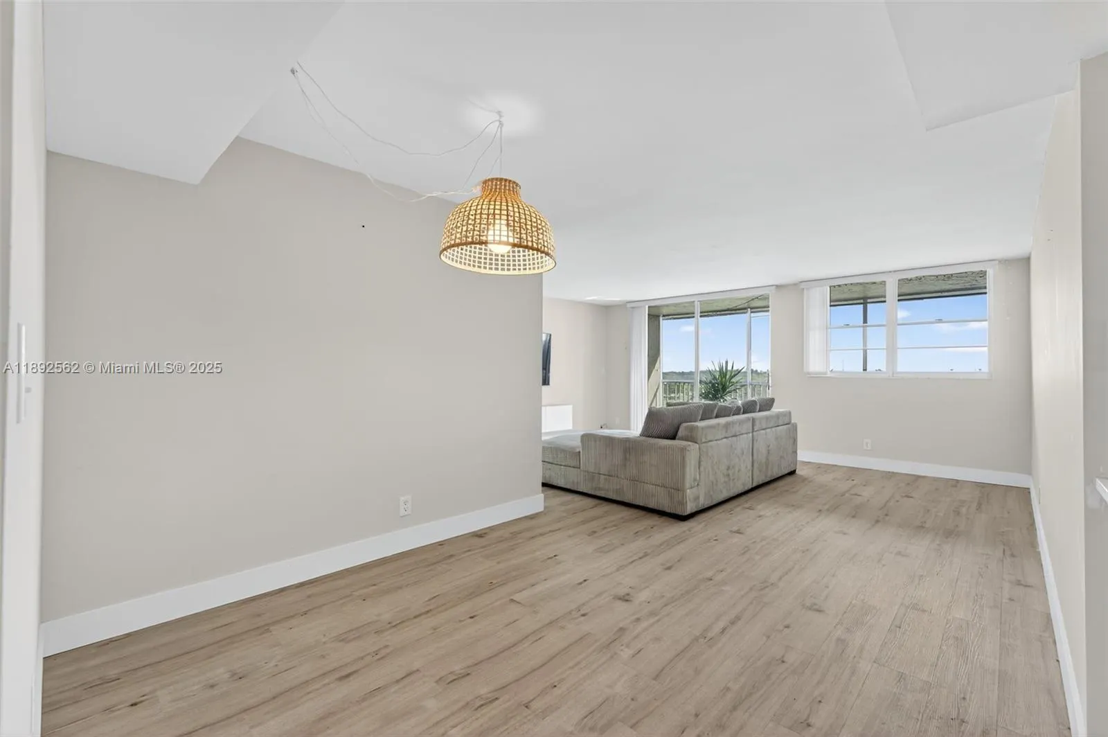 3150 W Rolling Hills Cir, #703