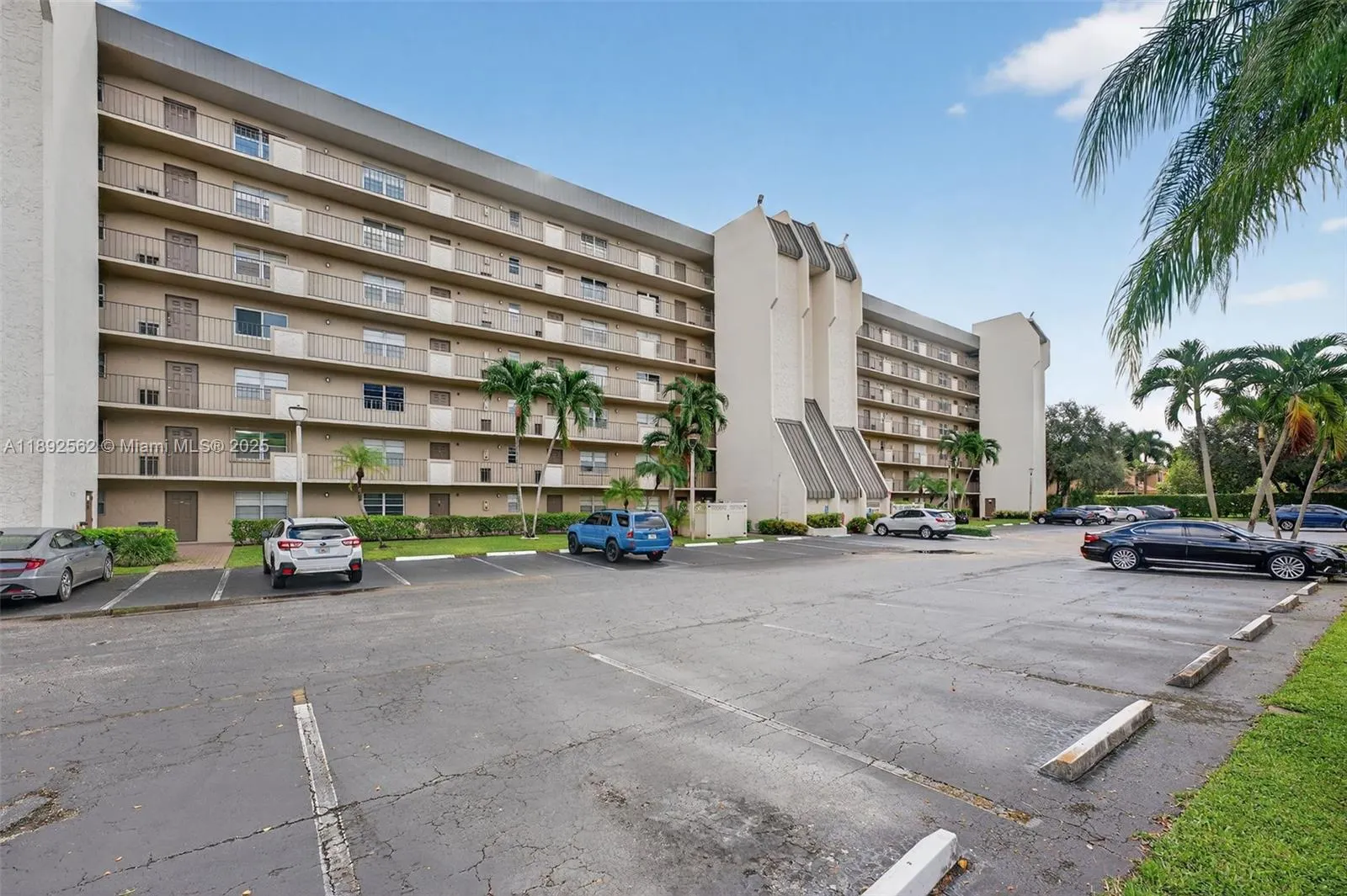 3150 W Rolling Hills Cir, #703