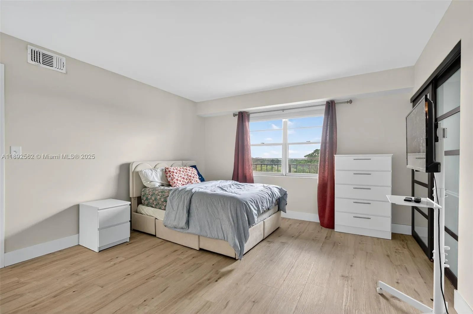 3150 W Rolling Hills Cir, #703