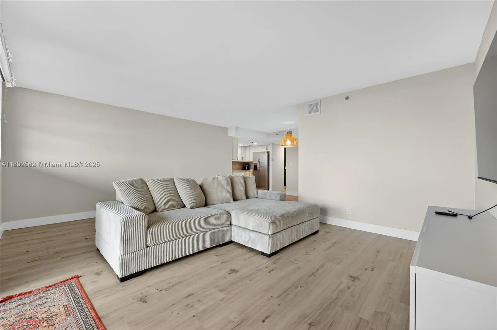 3150 W Rolling Hills Cir, #703