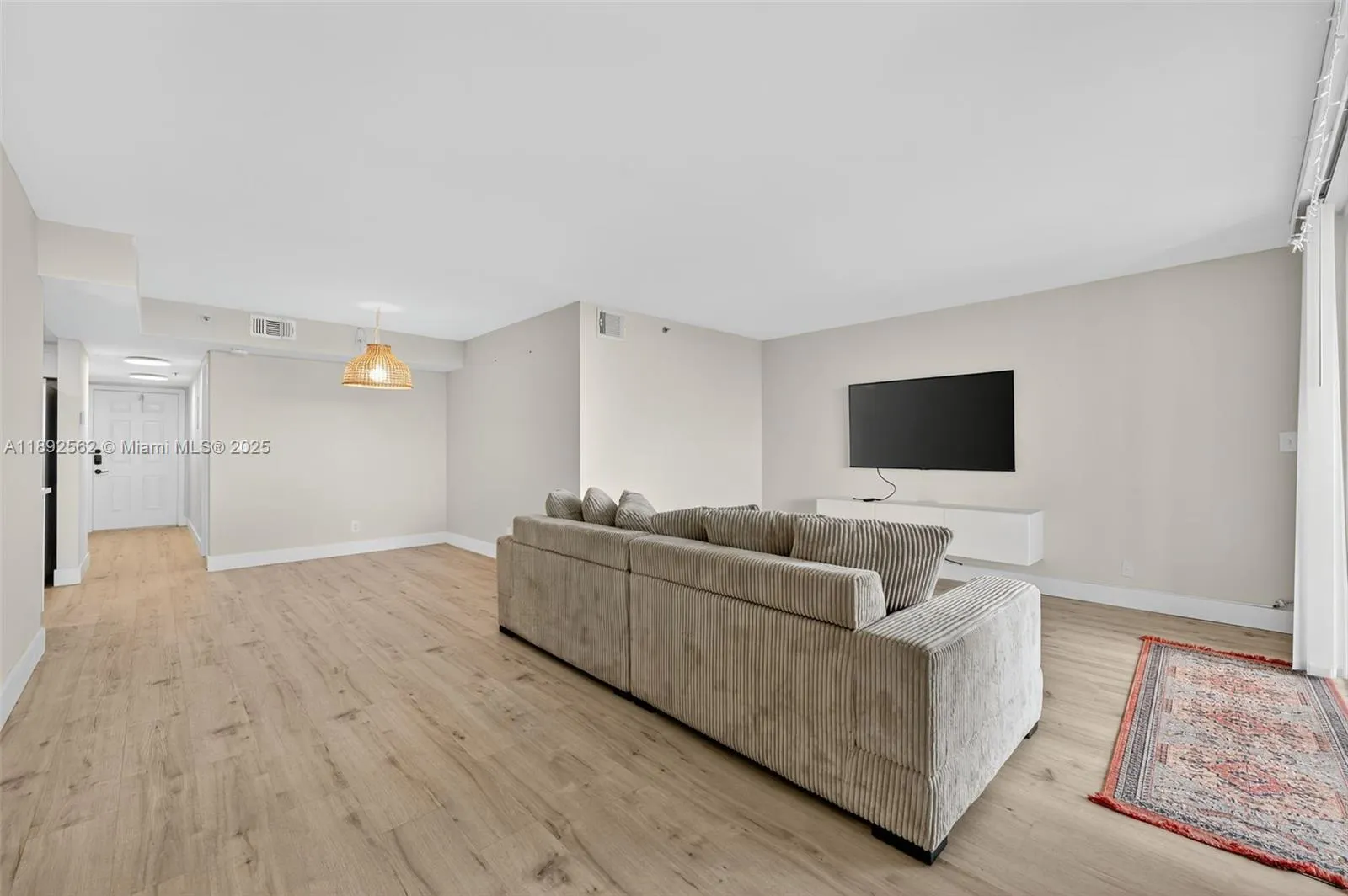 3150 W Rolling Hills Cir, #703