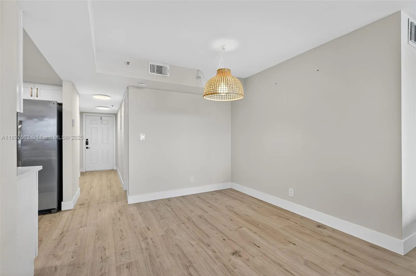 3150 W Rolling Hills Cir, #703