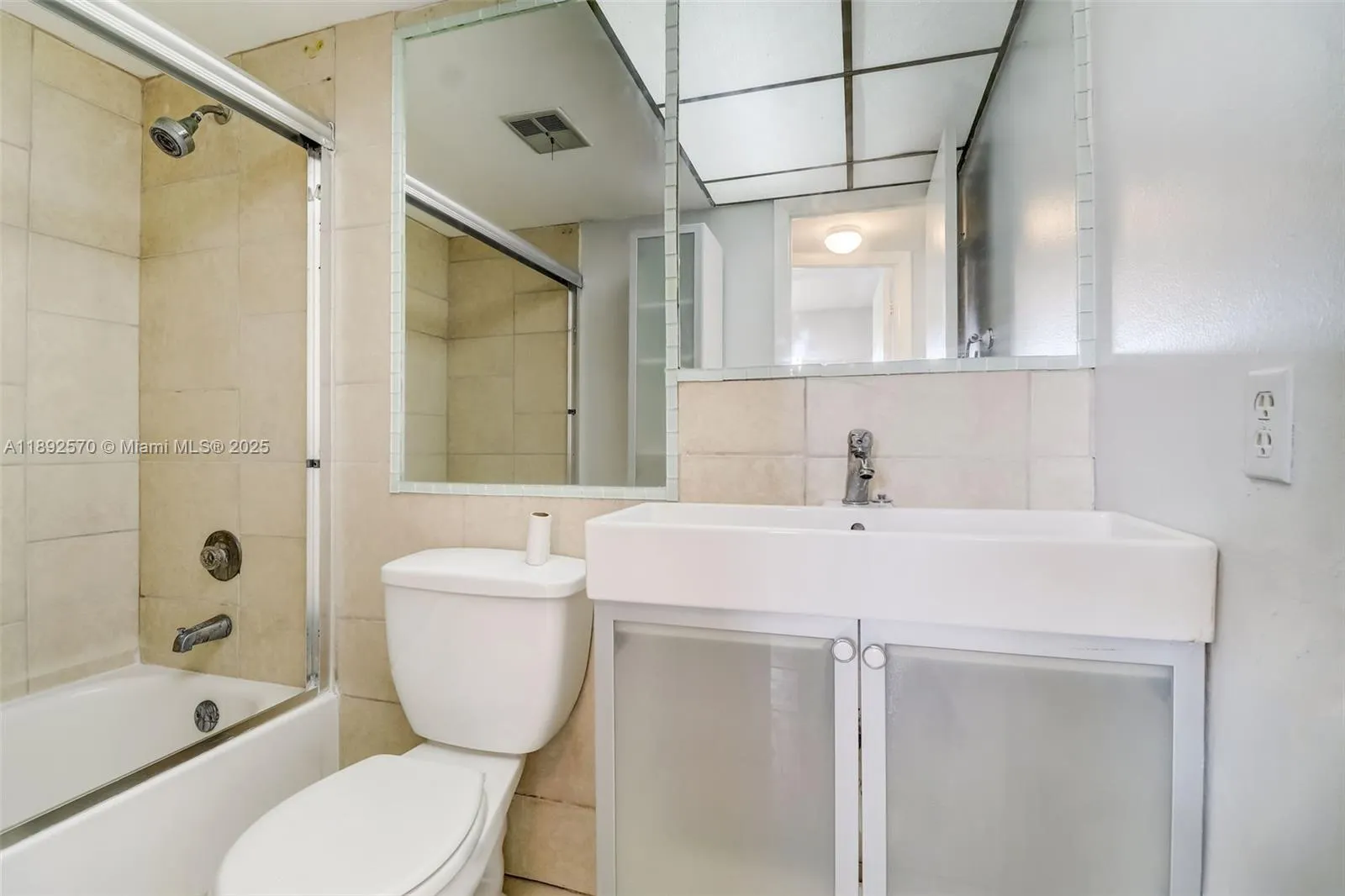 9001 Sunrise Lakes Blvd, #109
