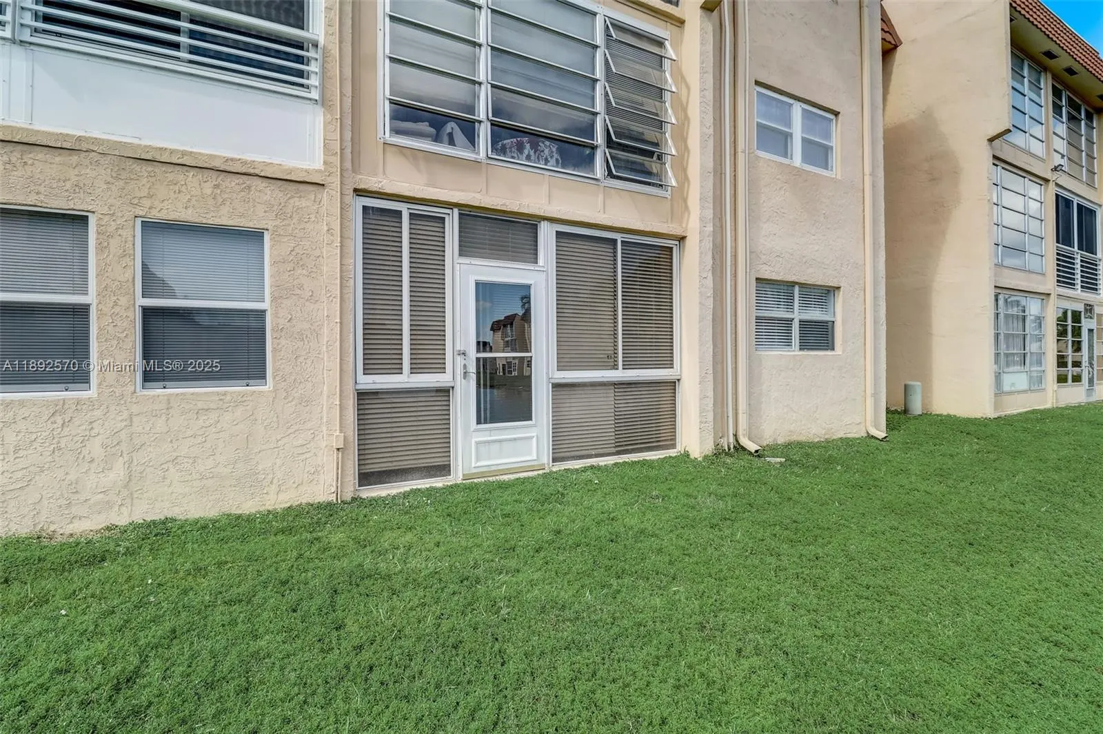 9001 Sunrise Lakes Blvd, #109