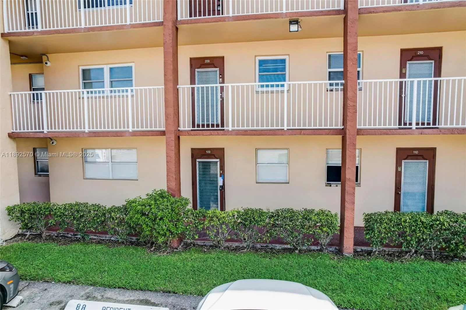 9001 Sunrise Lakes Blvd, #109
