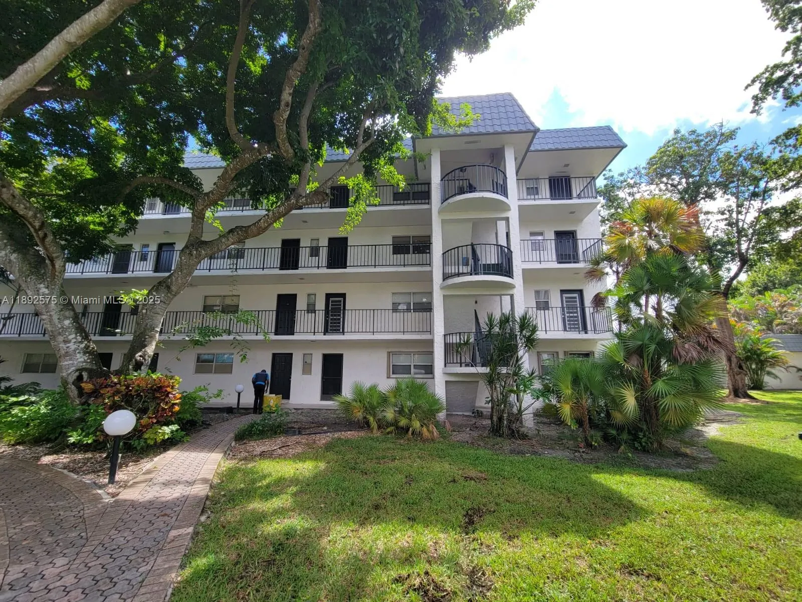 3300 Spanish Moss Ter, #403
