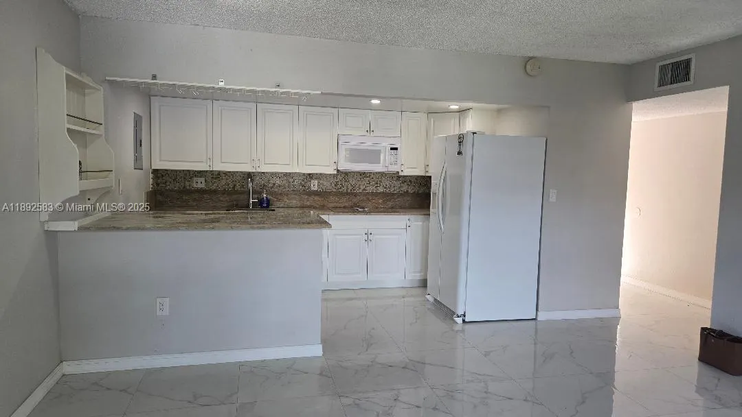 17600 NW 68th Ave, #B2002