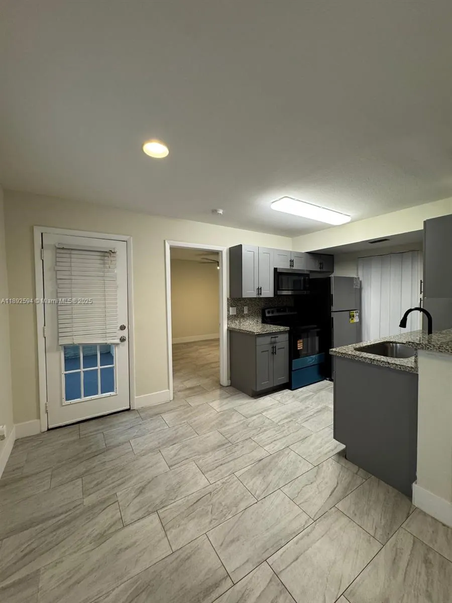 8737 NW 39th St, #8737