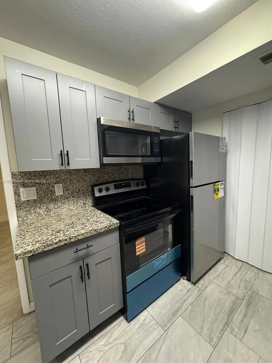 8737 NW 39th St, #8737