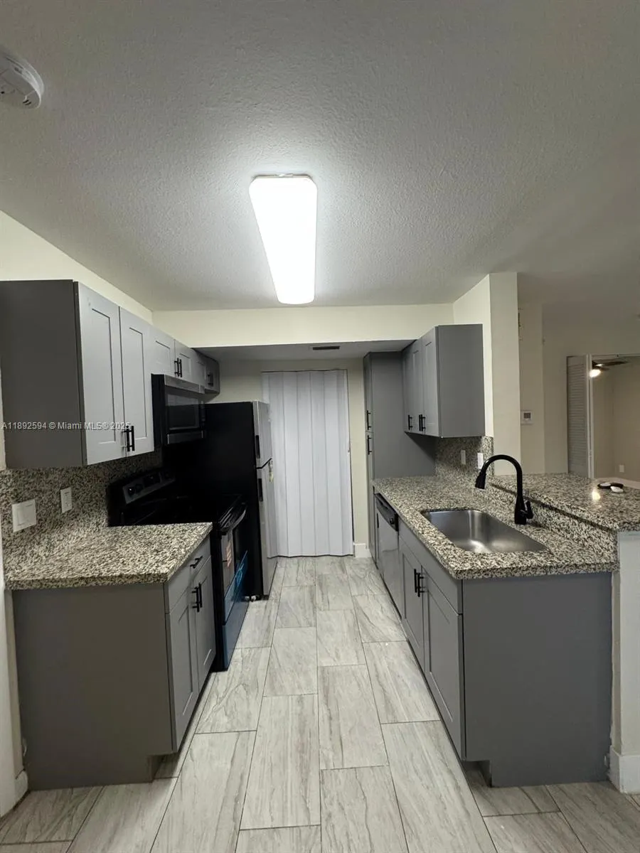 8737 NW 39th St, #8737