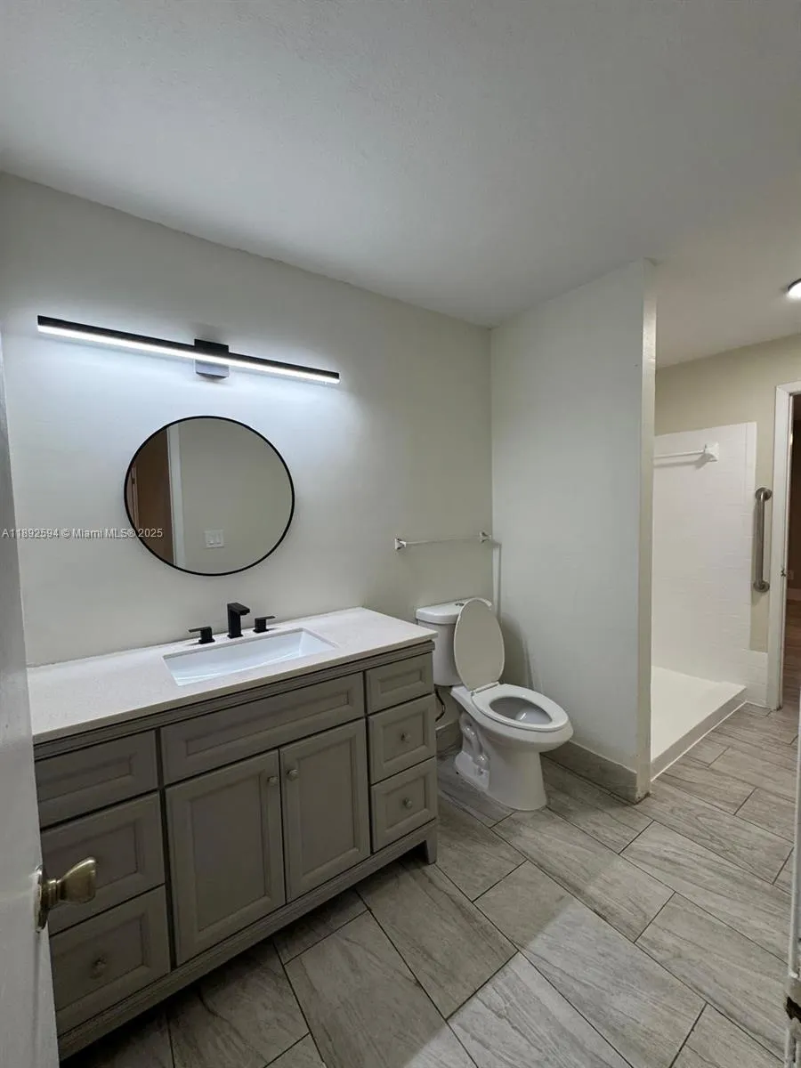 8737 NW 39th St, #8737
