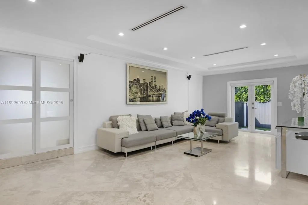155 W 60th St
