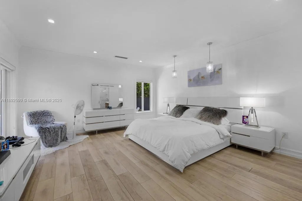 155 W 60th St