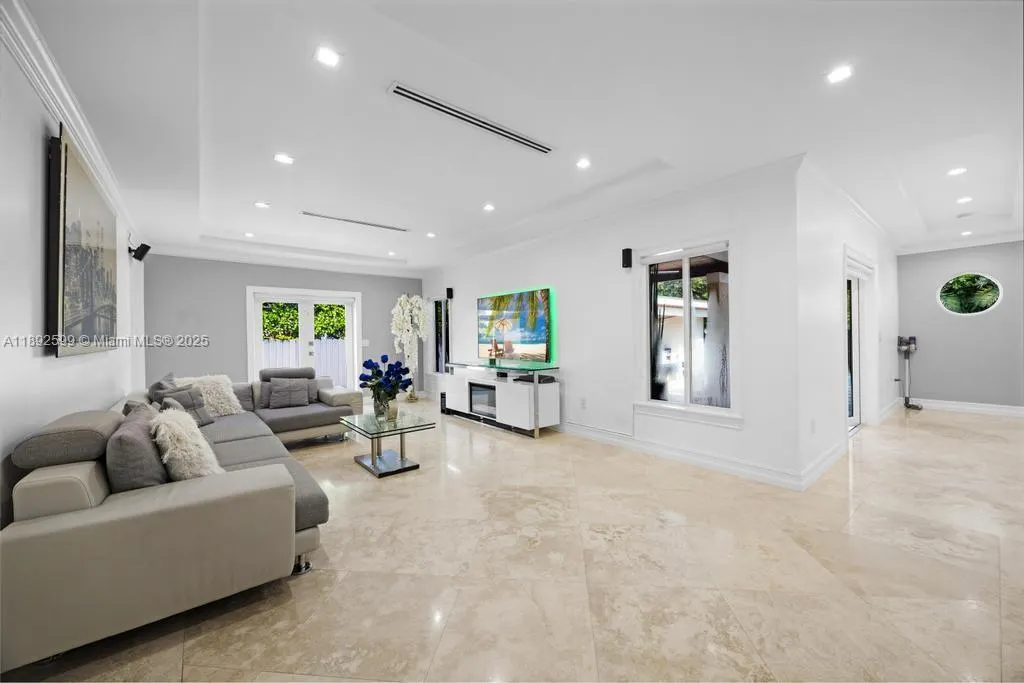 155 W 60th St
