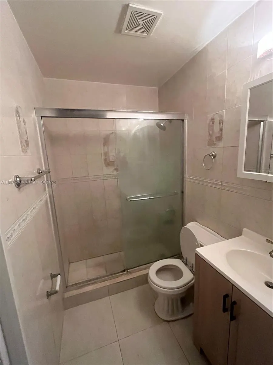 2528 W 65th St, #2528
