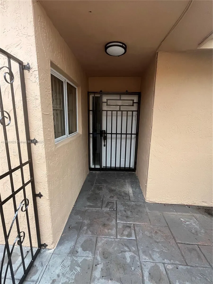 2528 W 65th St, #2528