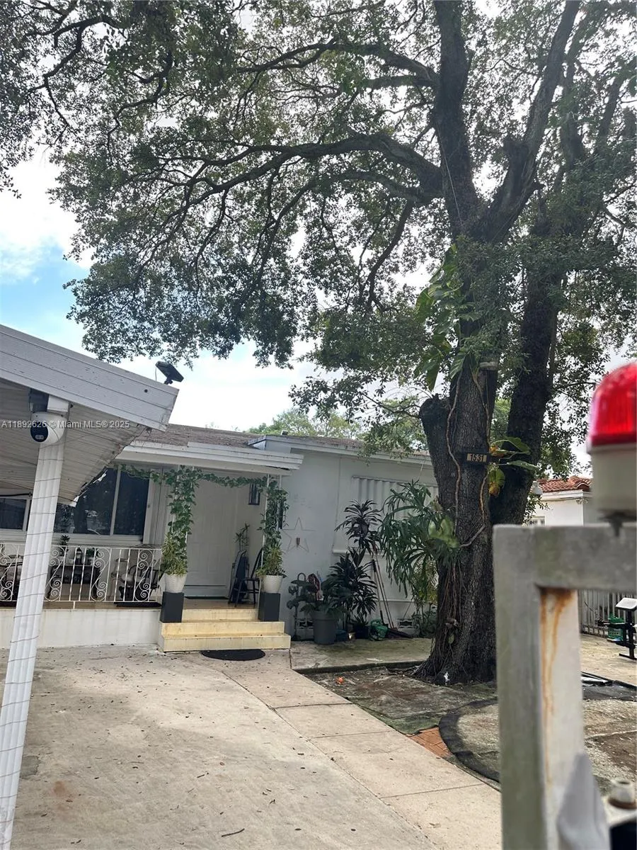 1531 NW 26th Ave