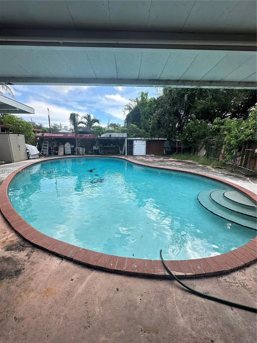 1531 NW 26th Ave