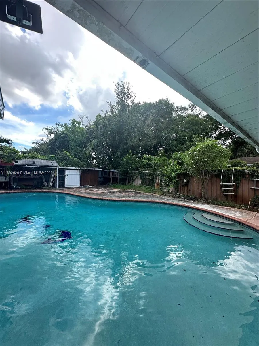 1531 NW 26th Ave