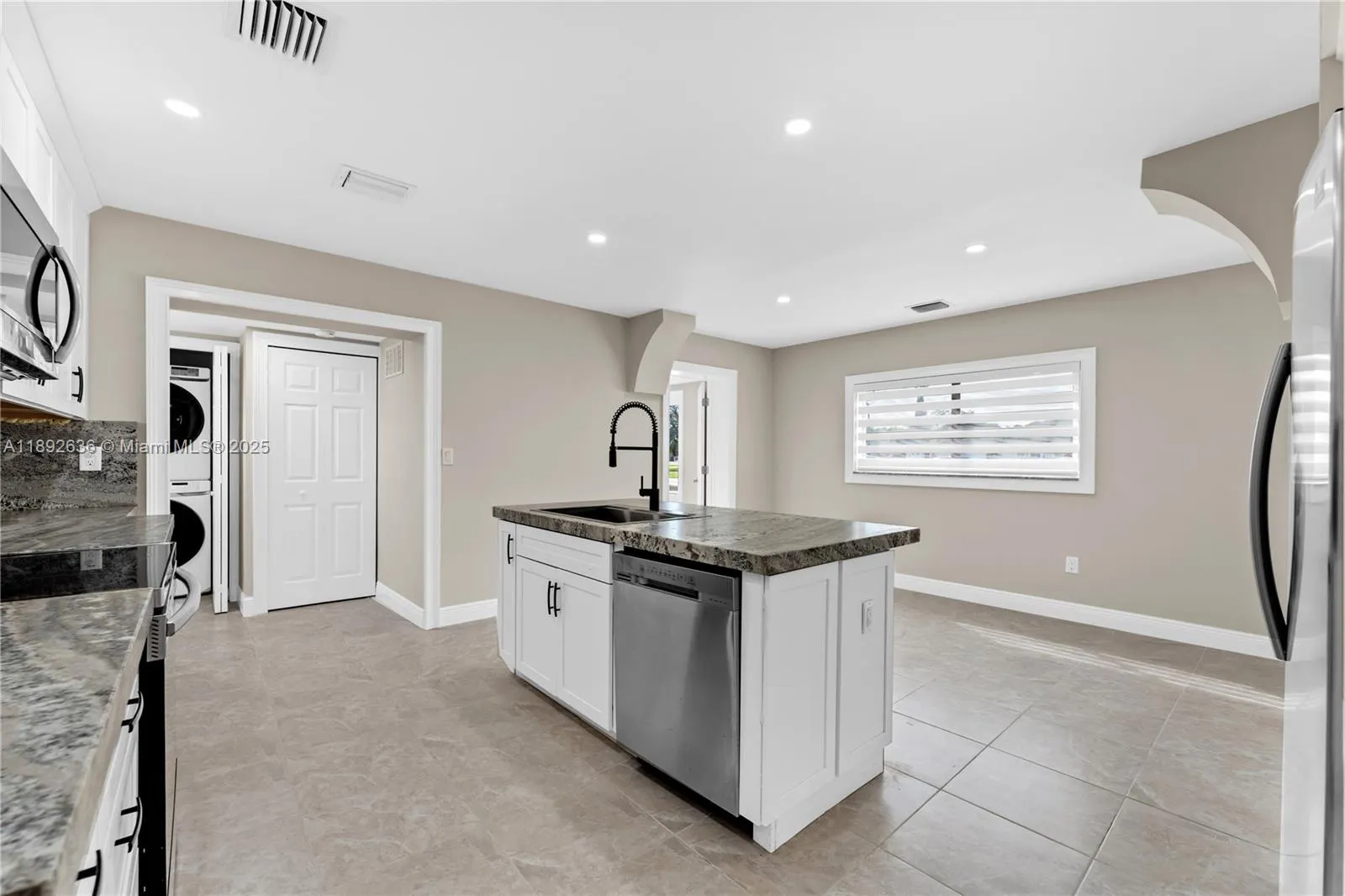 157 Curtiss Pkwy