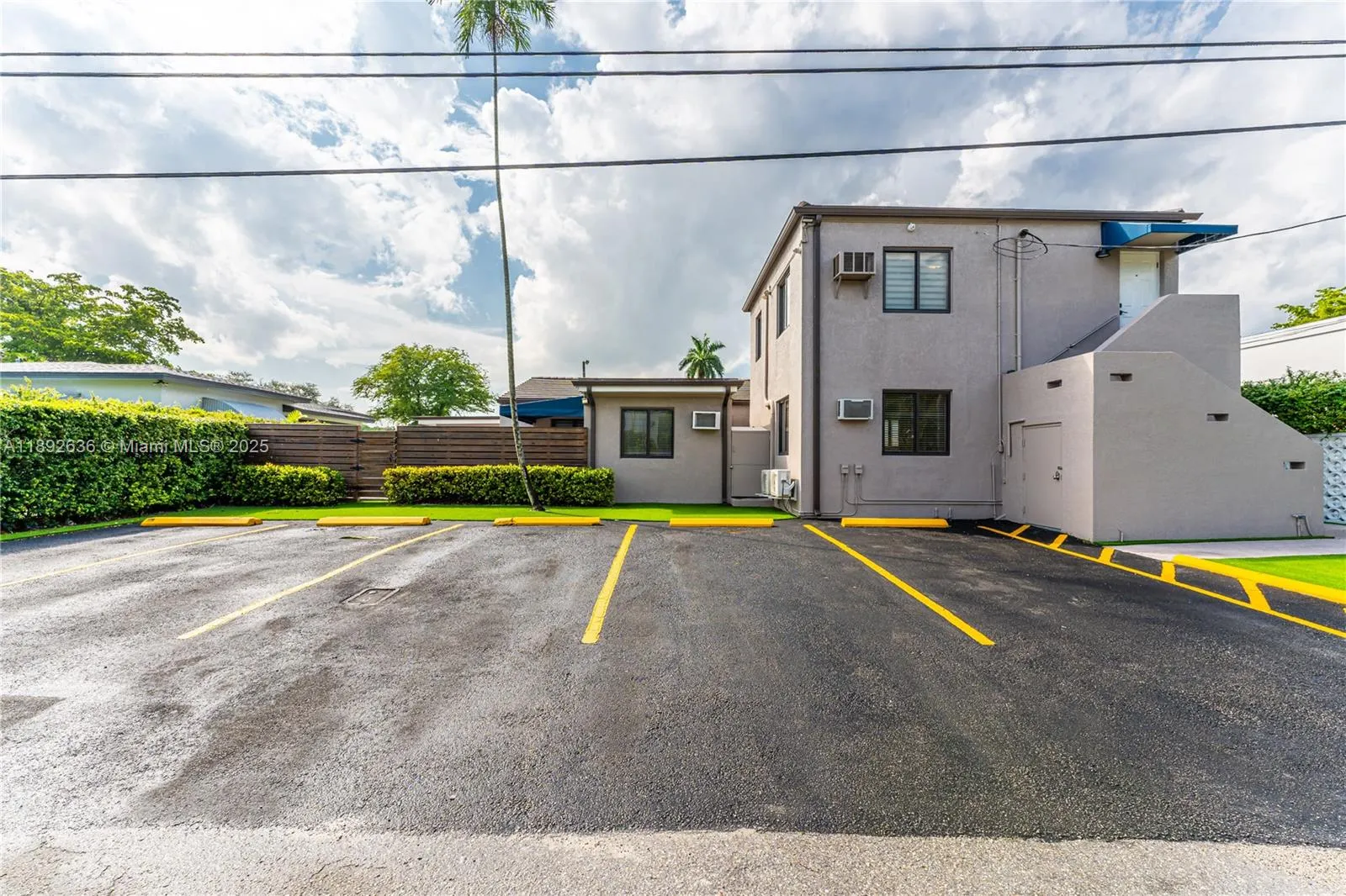 157 Curtiss Pkwy