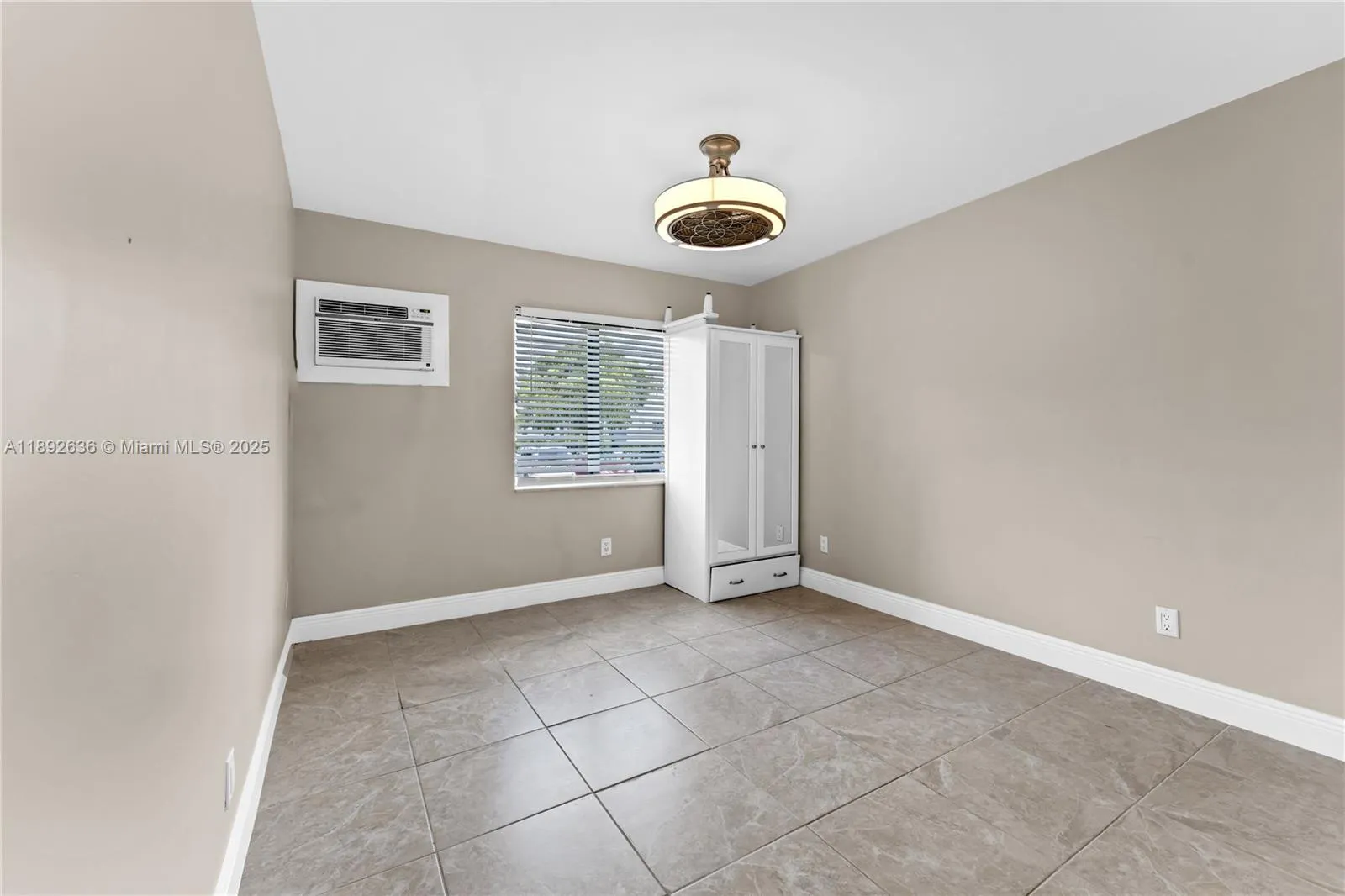 157 Curtiss Pkwy