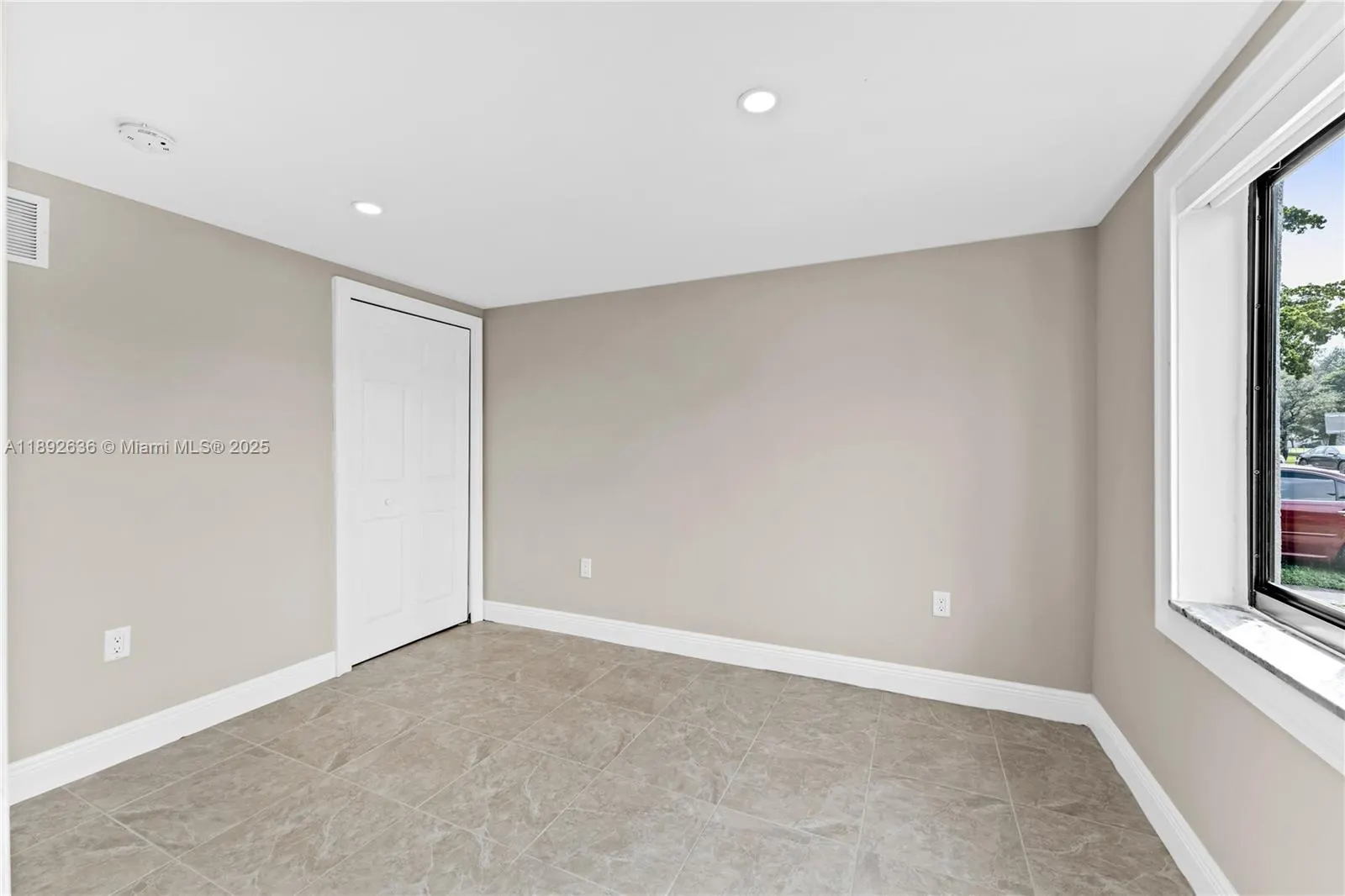 157 Curtiss Pkwy