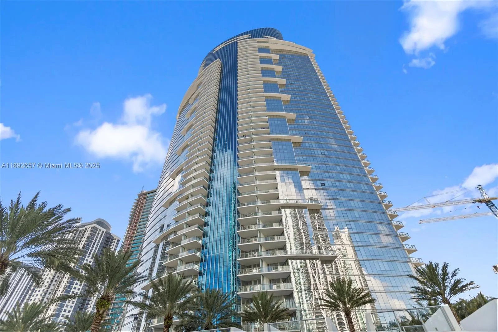 851 NE 1st Ave, #3707