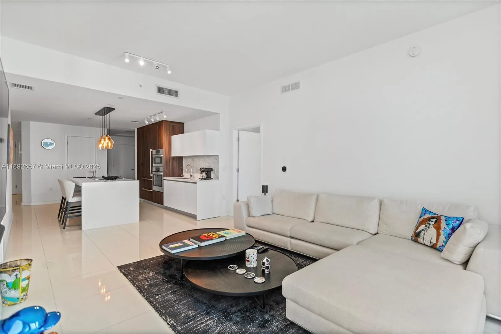 851 NE 1st Ave, #3707