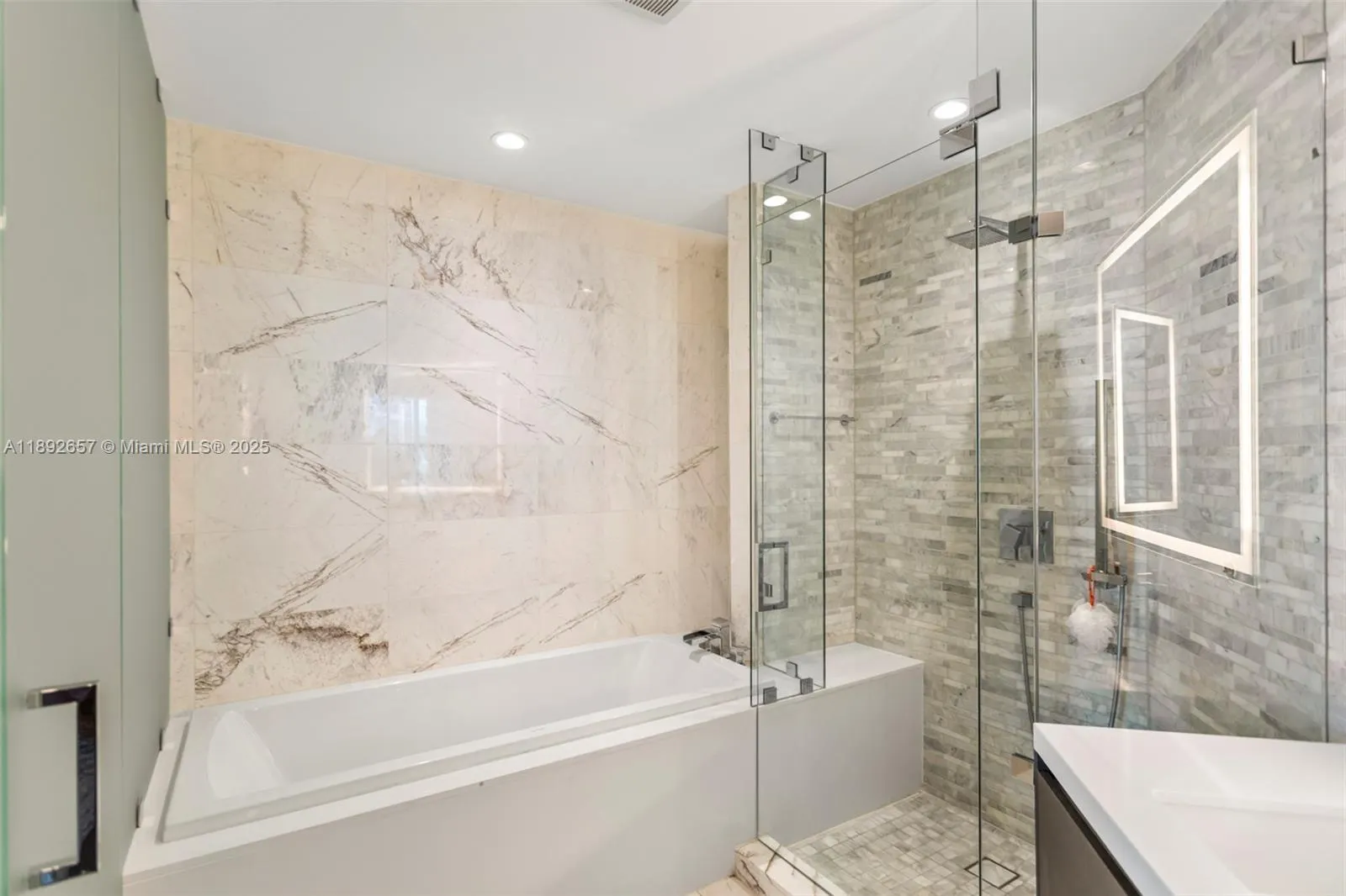 851 NE 1st Ave, #3707