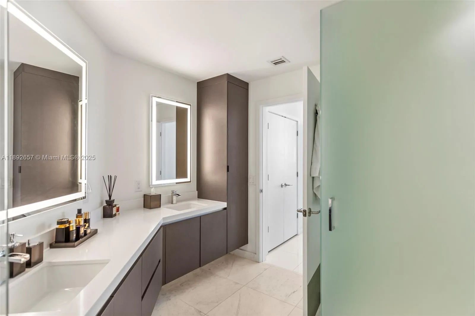851 NE 1st Ave, #3707