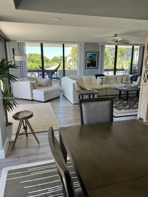 108 Lakeshore Dr, #338