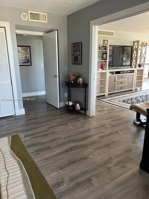 108 Lakeshore Dr, #338