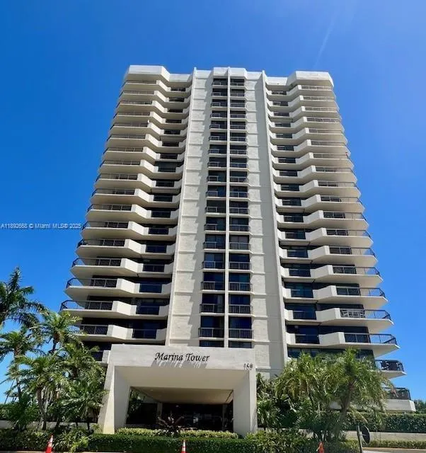 108 Lakeshore Dr, #338