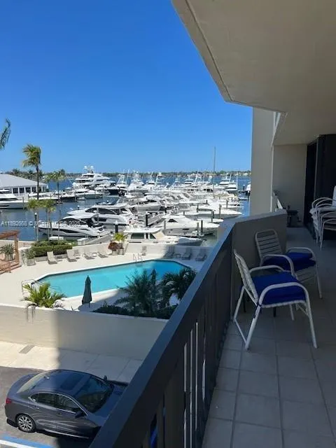108 Lakeshore Dr, #338
