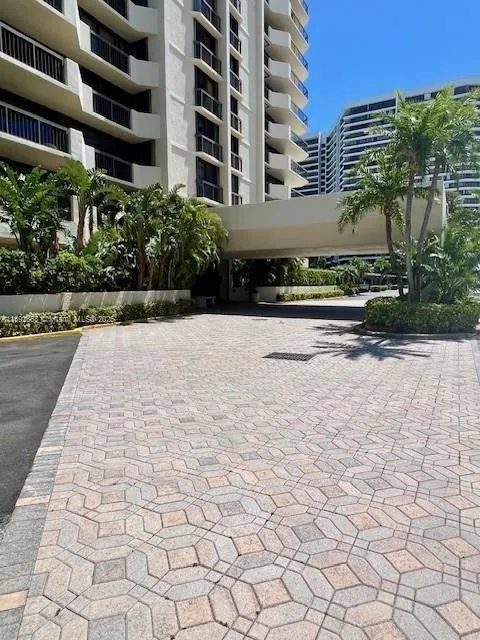 108 Lakeshore Dr, #338
