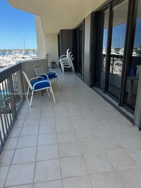 108 Lakeshore Dr, #338