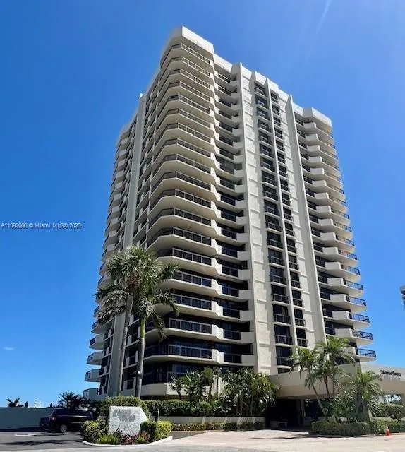 108 Lakeshore Dr, #338