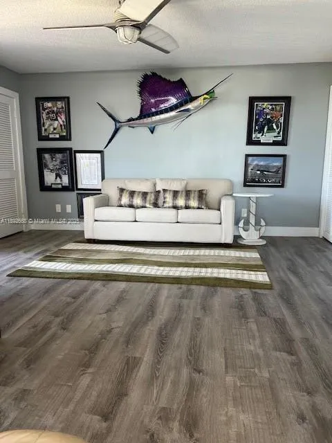108 Lakeshore Dr, #338