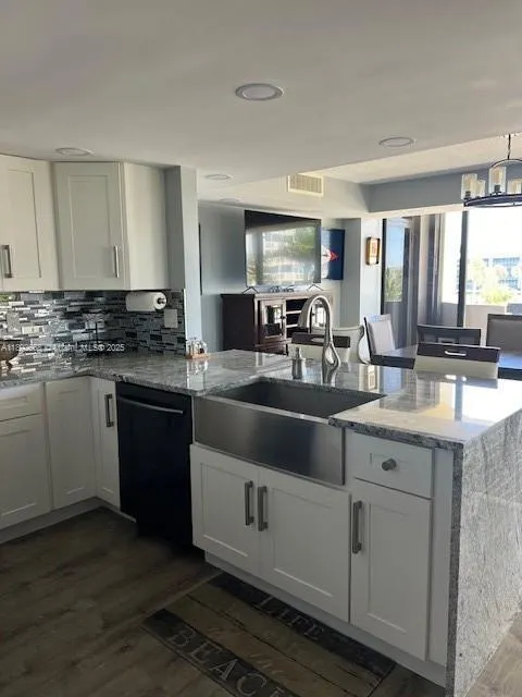 108 Lakeshore Dr, #338