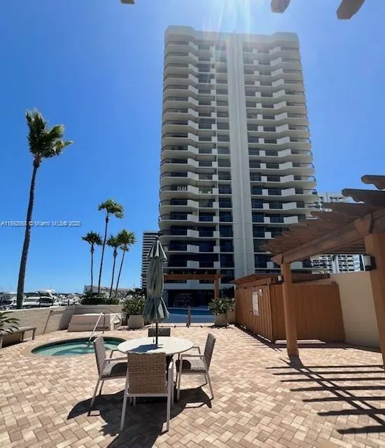 108 Lakeshore Dr, #338