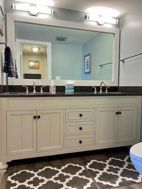 108 Lakeshore Dr, #338
