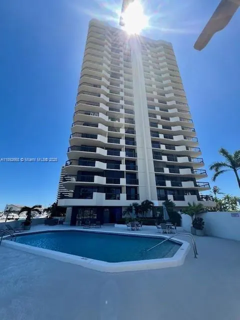 108 Lakeshore Dr, #338
