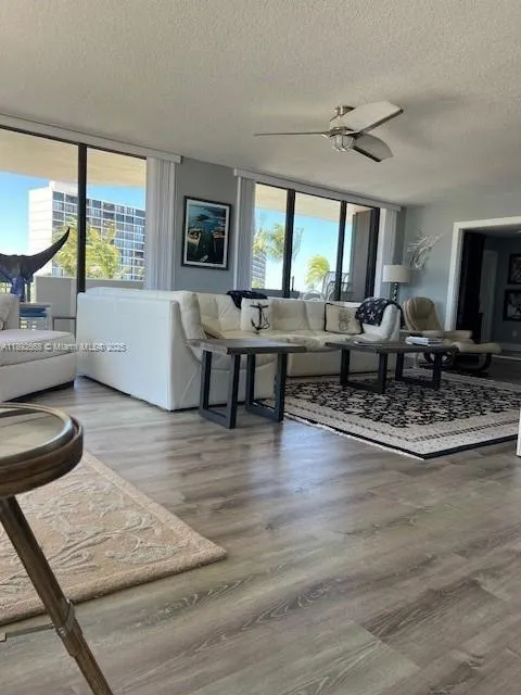 108 Lakeshore Dr, #338