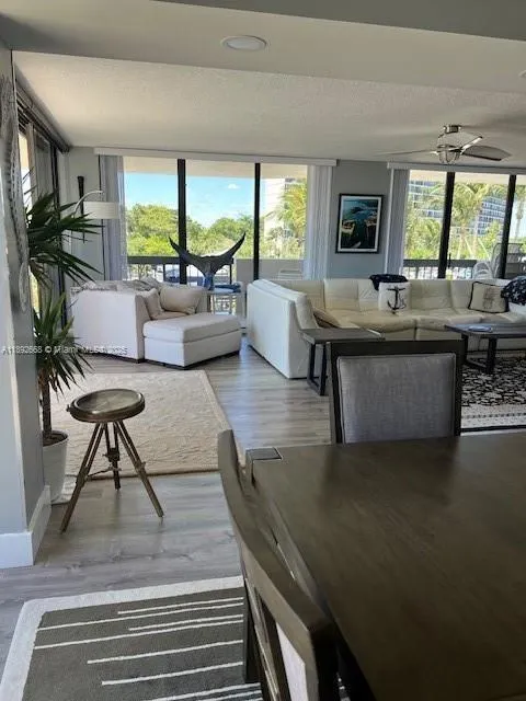108 Lakeshore Dr, #338