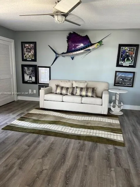 108 Lakeshore Dr, #338