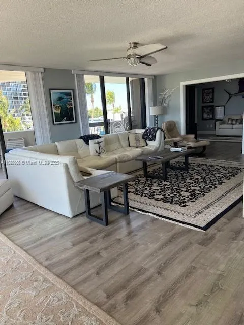 108 Lakeshore Dr, #338
