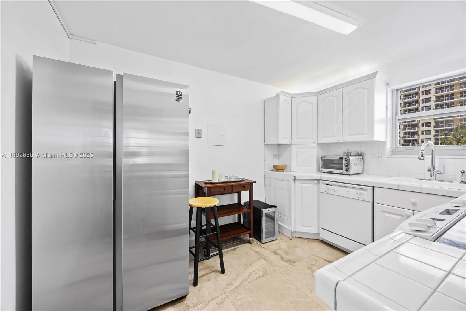5555 Collins Ave, #4B