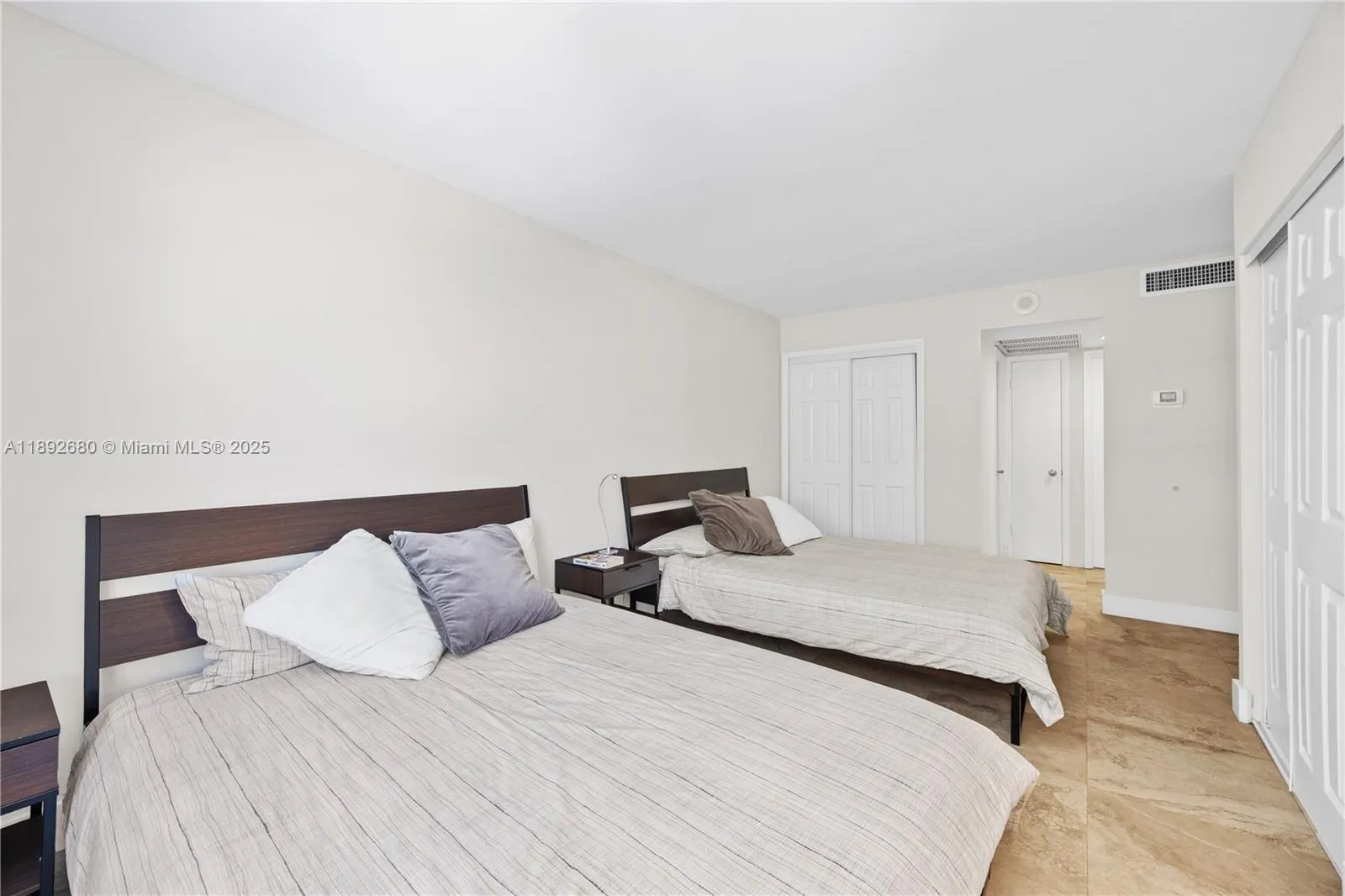 5555 Collins Ave, #4B