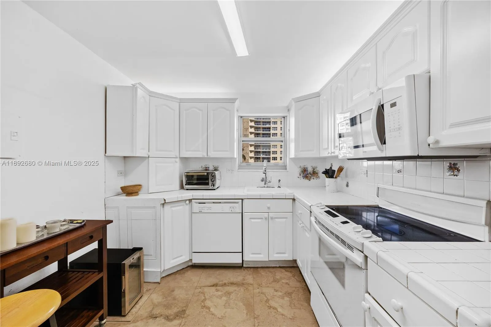 5555 Collins Ave, #4B
